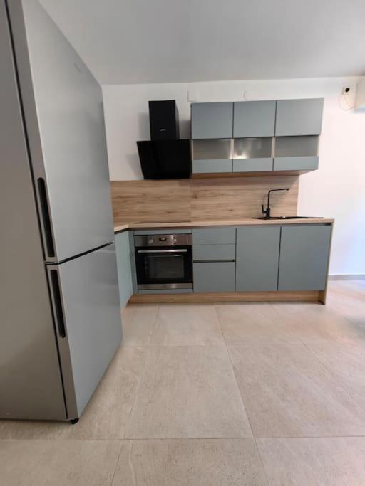 New 1 Bedroom Near Center And Apartament *